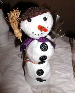 bonhomme de neige (chaussette, feutrine, boutons, raphia, ruban)